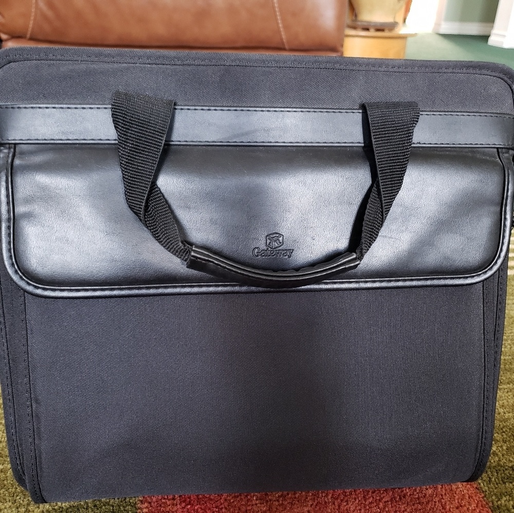GATEWAY laptop carry case w/out strap.